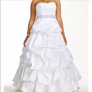 Strapless satin Wedding Dress